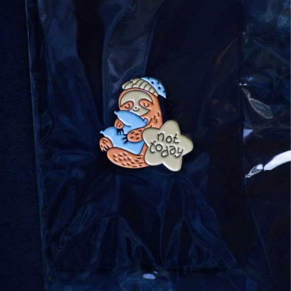 Pack of 5 Brand New/ Packaged Sloth/Panda/Cloud Pins - Picture 2 of 5